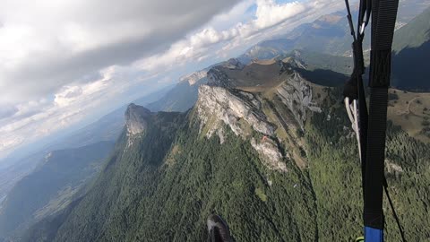 Tour du petit lac d'Annecy Aspirer par un nuage descente 360 1 BRUTE