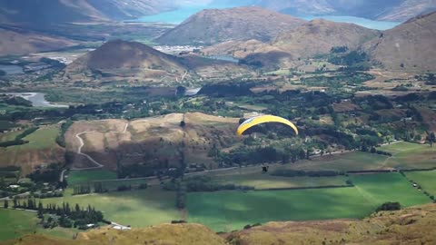 Man paragliding in New Zealand_batch