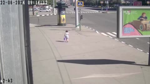 Bystander narrowly escapes Russian strike in Kharkiv