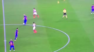 Leo Messi embarrasing Sevilla's defenders