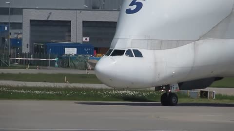 Airbus Beluga landing and takeoff at Finkenwerder, EDHI-14