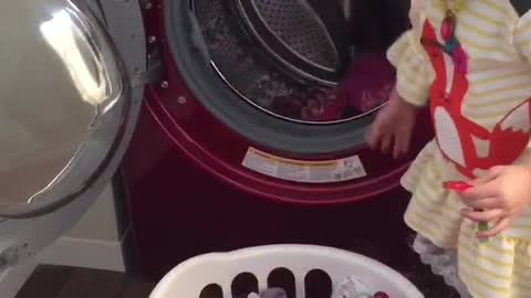Little Girl Teaches How To Do Laundry, Tells Teens Not To Eat Tide Pods