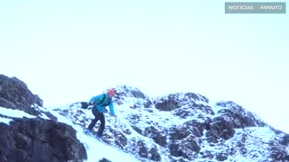 Jovem constrói base para salto de esqui no Reino Unido