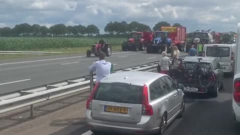 Netherlands: Dutch farmers convoy on highway A28 (July 15, 2022)