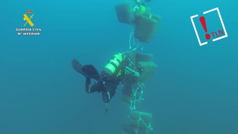 Recuperan una tonelada de hachís en el fondo del mar en Almería