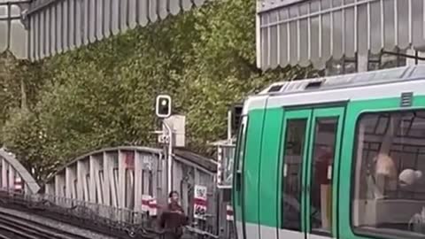 'Allahu Akbar' Screaming Migrant Under Security Threat Watch Throws Projectiles at Paris Train