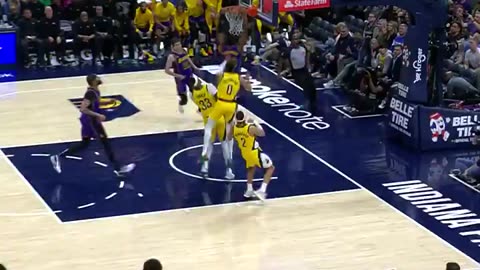 Reaves with the No-Look! Hachimura Finishes with Fastbreak Slam