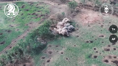 Ukrainian M109 Paladin shell lands on a group of Russian soldiers who are attempting to attack