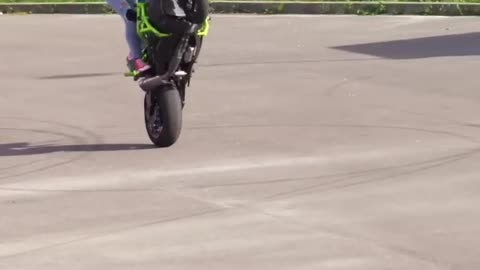 Girl Power on Wheels: Fearless Stunts on a Heavy Bike!