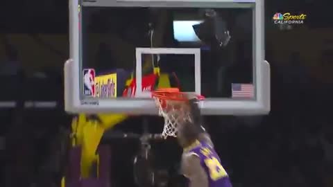 Lebron james monstrerious dunk