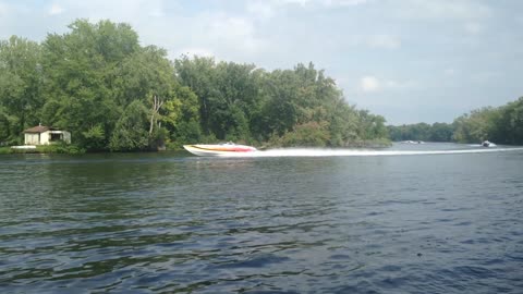 Loud & Fast Power Boats Racing Up River