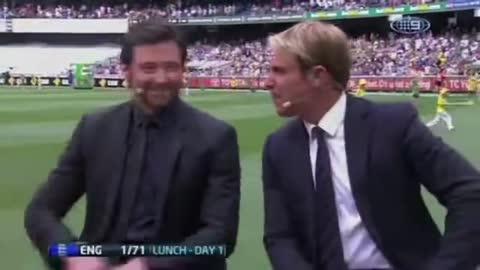 GREAT FUNNY MOMENTS / HUGH JACKMAN BATS SHANE WARNE IN THE NETS!!!