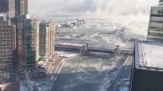 Captivating video shows sea smoke phenomenon, Arctic air and heavy winds over Chicago lake