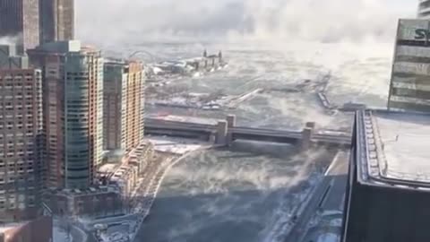 Captivating video shows sea smoke phenomenon, Arctic air and heavy winds over Chicago lake