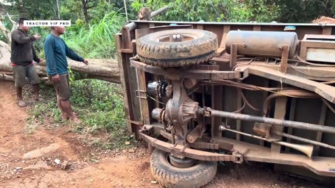 The agricultural vehicle is pushed by the Chang Fa 40HP engine with the overturned bonsai