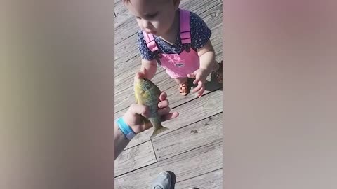 BABY MEET FISH FOR THE FIRST TIME