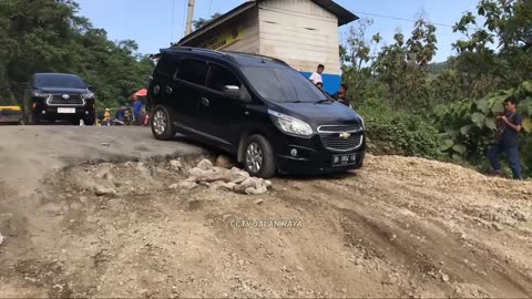 When the Car Hits the Asphalt Fault!!️Skill Is Needed If You Want to Escape on the Jomba Rock Climb