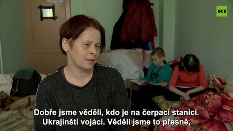 Uprchlice z Mariupolu uvádí, že její dům ostřelovala ukrajinská armáda.