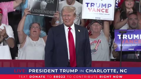 Hơn 10.000 người dự rally của Tổng thống Trump ở Charlotte, NC