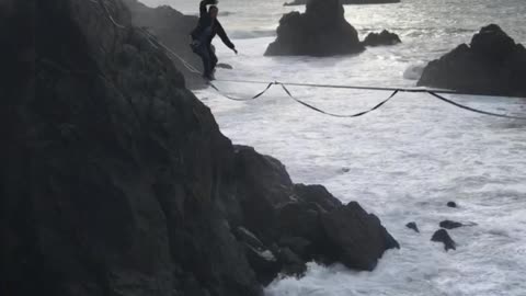 Fearless and talented daredevil slacklines over San Francisco Bay