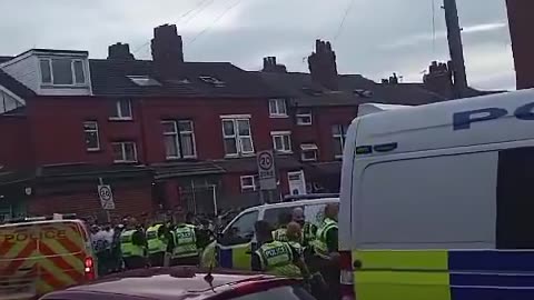 Harehills in leeds right now, Muslims are rioting, police are running away!