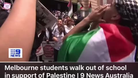 MELBOURNE STUDENTS DITCH CLASS IN SUPPORT OF PALESTINE