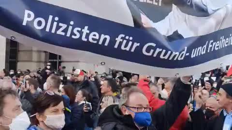 Our Beautiful Austrian Police Officers Taking The Side of The People!!! THIS IS THE WAY!!!