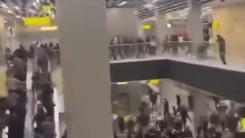 Vídeo: Centenas de antissemitas invadem aeroporto do Daguestão