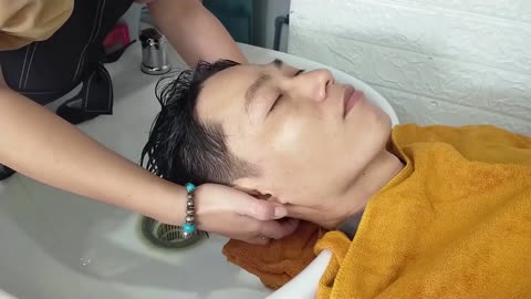 Relax in Vietnamese Barbershop for a relaxed mind