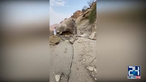 Lighting Split Mountain In Pieces