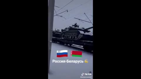Russia Continues to Flood Ukraine Border w/ War Machines & Tanks