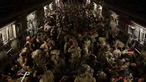 Last American Troops leave Afghanistan, fly a C-17 Globemaster III aircraft to deliver