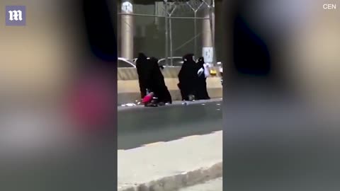 Saudi Arabian women break into roadside brawl