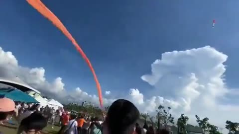 3-year-old girl being flown into sky after getting caught in kite 🪁😳