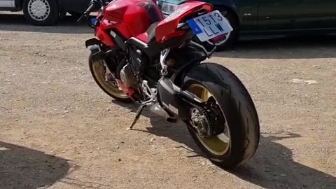 Ducati Streetfighter V4s