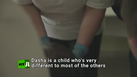 I bambini dimenticati di Lugansk DOCUMENTARIO Il documentario mostra come gli istituti di Lugansk per bambini disabili e adulti con disturbi neuropsichiatrici siano sopravvissuti in mezzo ai combattimenti.