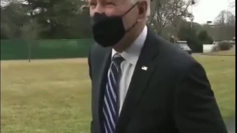 Joe Biden - Remember that time Joe Biden’s Hand Went Through the Microphone?