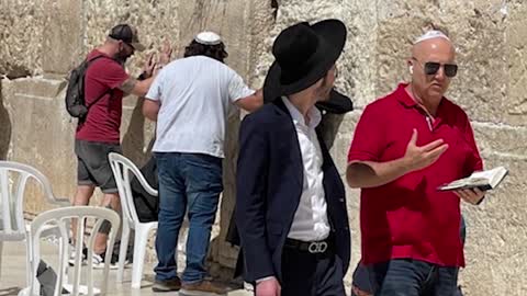 Incredible! Jerusalem Explosive Outreach - Messianic Rabbi Zev Porat Preaches
