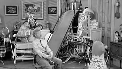 I Love Lucy Season 2 Episode 26 - The Ricardos Change Apartments