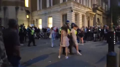 BREAKING MET Police CAUGHT on Camera Saying “Pick one out” - Volume UP
