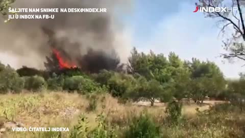 Kanader gasi veliki požar na Pelješcu