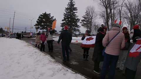 Protesters PRAYING outside prison where convoy organizers were detained - Ottawa, March 2022