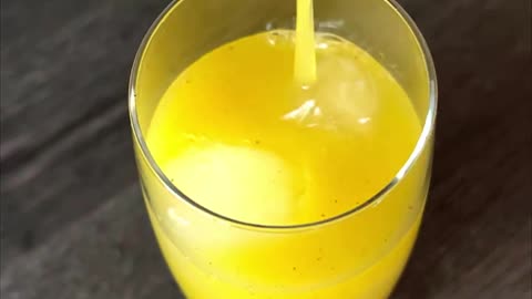 Pineapple and kiwi refreshing juice