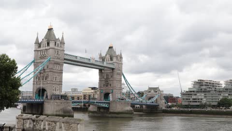 A Nice Time Lapse Video of The Tower Bridge in London