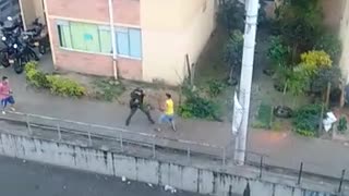 Video: Varios policías fueron víctimas de asonada en Bucaramanga