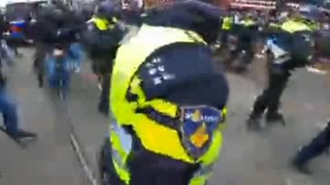 Anti-Lockdown Protesters Mauled by Dogs and Beaten with Batons in Amsterdam