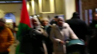 Cambridge Gaza Vigil goes to train station