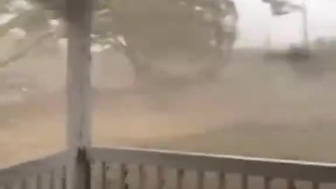 Dude records tornado from front porch