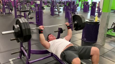 Flat Bench Press Repping 355lbs
