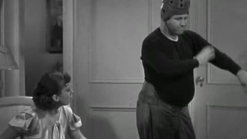 The Three Stooges - 004 - Three Little Pigskins (1934)